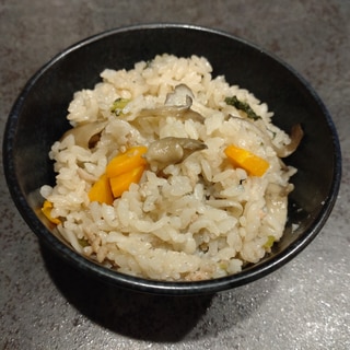 舞茸と小松菜の炊き込みご飯